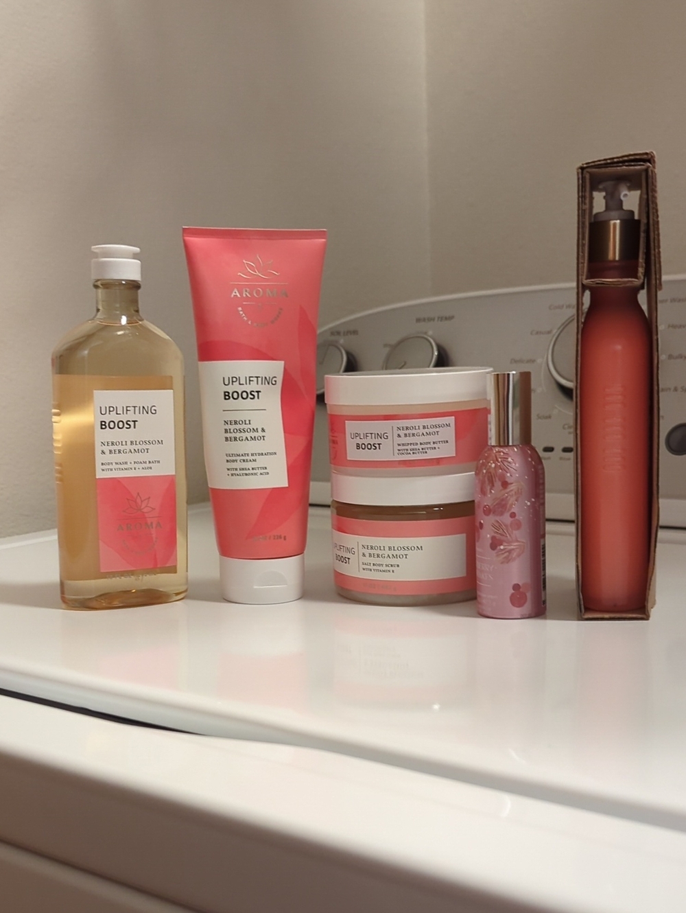 Bath And Body Uplifting Boost Neroli Blossom & Bergamot Body Care Set - Pink